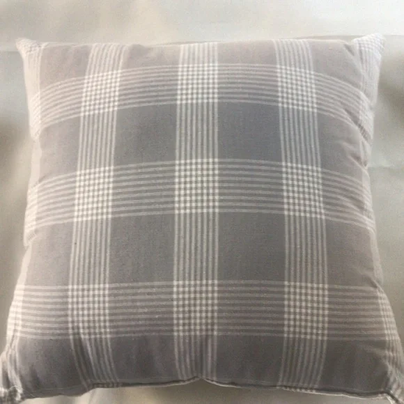 ‼️MOVING‼️ Throw Pillow with Dog House Design. 16” X 16”. Great condition. - Picture 3 of 4